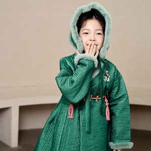 民韩服绿色绗缝长袍 高级传统女童韩服